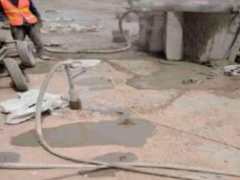 化州水泥混凝土路面板底注浆技术 路面脱空注浆整治方案